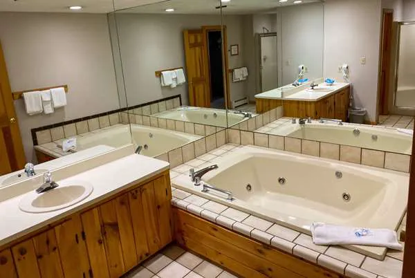Travelodge by Wyndham Lincoln Near White Mountain 4