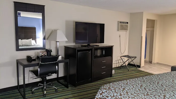 Days Inn by Wyndham Lincoln 4