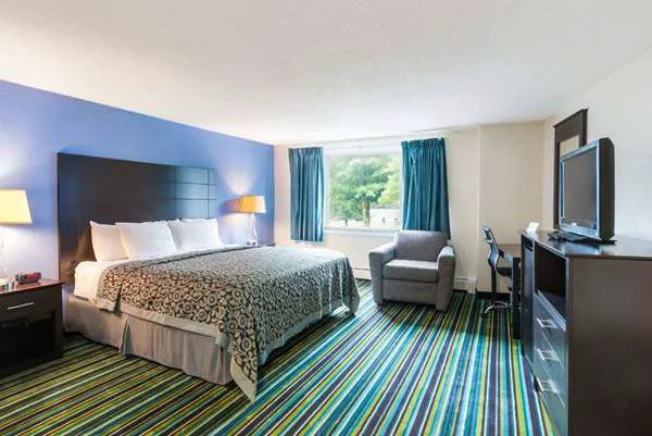 Days Inn by Wyndham Lincoln 4