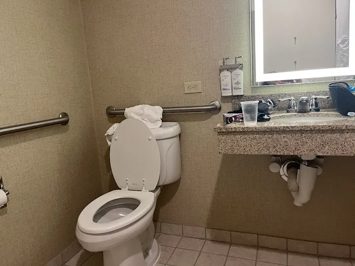 Holiday Inn Express & Suites Watertown-Thousand Islands by IHG 4