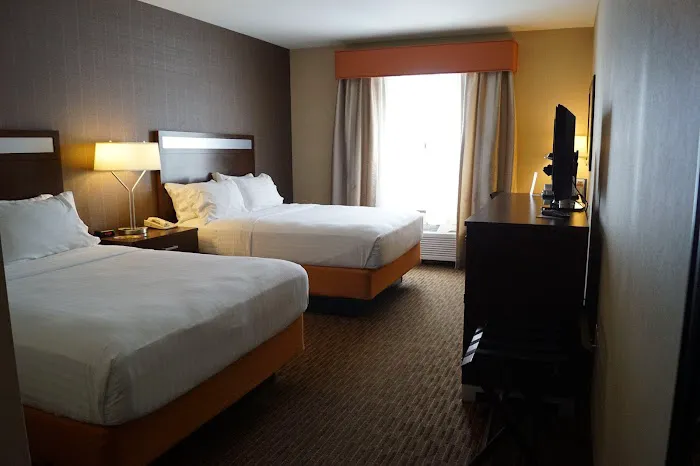 Holiday Inn Express & Suites Watertown-Thousand Islands by IHG 4