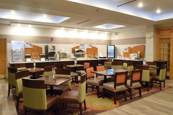 Holiday Inn Express & Suites Watertown-Thousand Islands by IHG 4