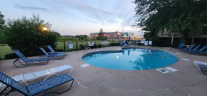 Ramada by Wyndham Watertown 4