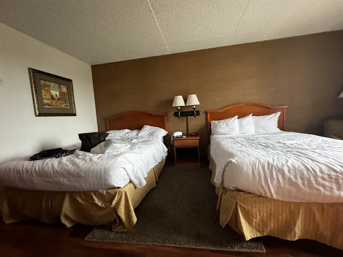 Ramada by Wyndham Watertown 4