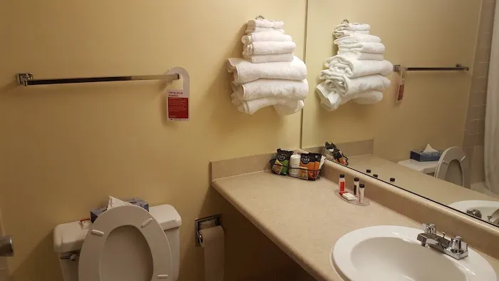 Ramada by Wyndham Watertown 4