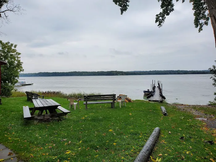 Black Lake Marine's Cottages 4