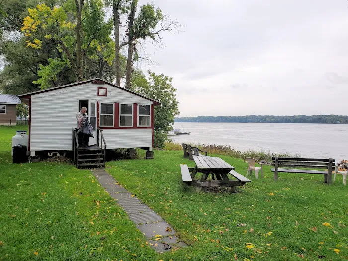Black Lake Marine's Cottages 4