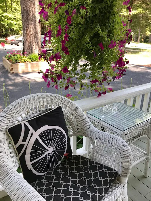 Rockwell Falls Inn and Wine Bar 4