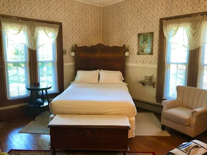 Rockwell Falls Inn and Wine Bar 4