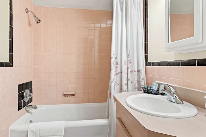 Genetti Hotel, SureStay Collection by Best Western 4