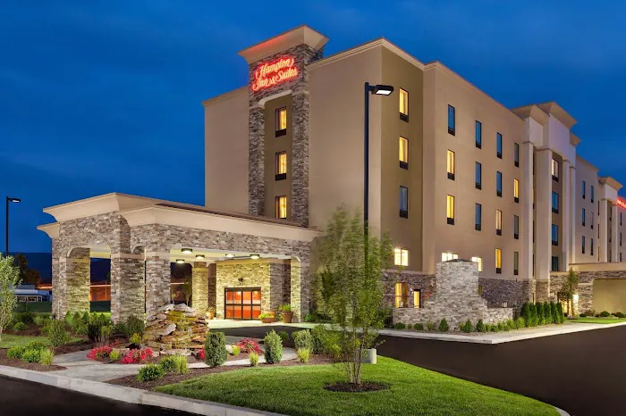Hampton Inn & Suites Williamsport-Faxon Exit 4