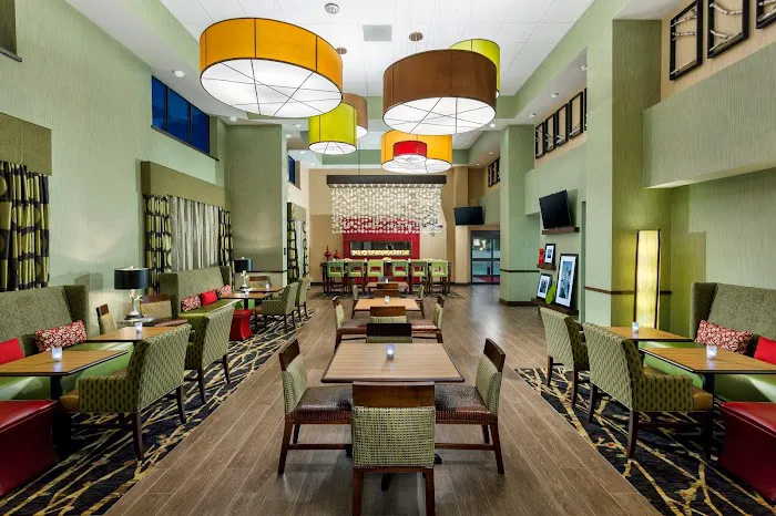 Hampton Inn & Suites Williamsport-Faxon Exit 4