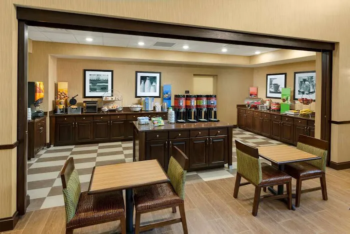 Hampton Inn & Suites Williamsport-Faxon Exit 4