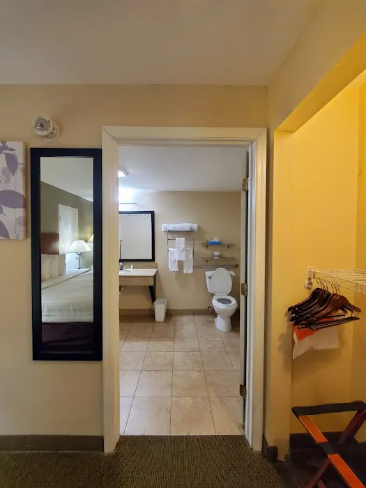 Quality Inn & Suites 4