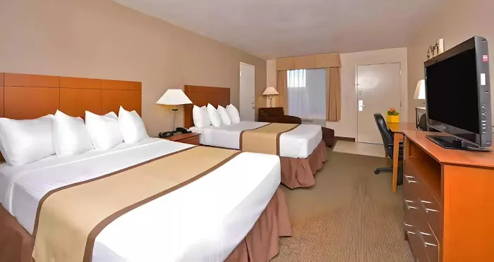 Quality Inn & Suites 4