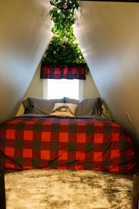 Hometown Hideaways/Creekside Cottage 4