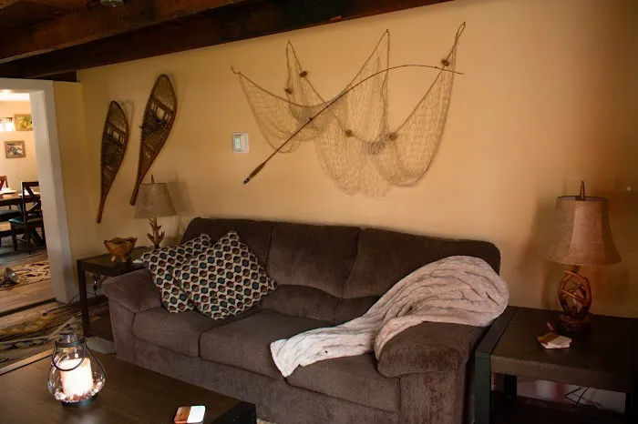 Hometown Hideaways/Creekside Cottage 4