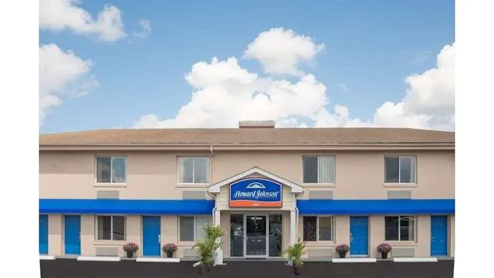 Howard Johnson by Wyndham Springfield 4