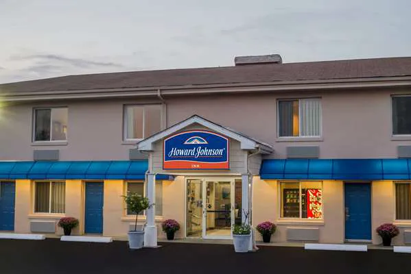 Howard Johnson by Wyndham Springfield 4