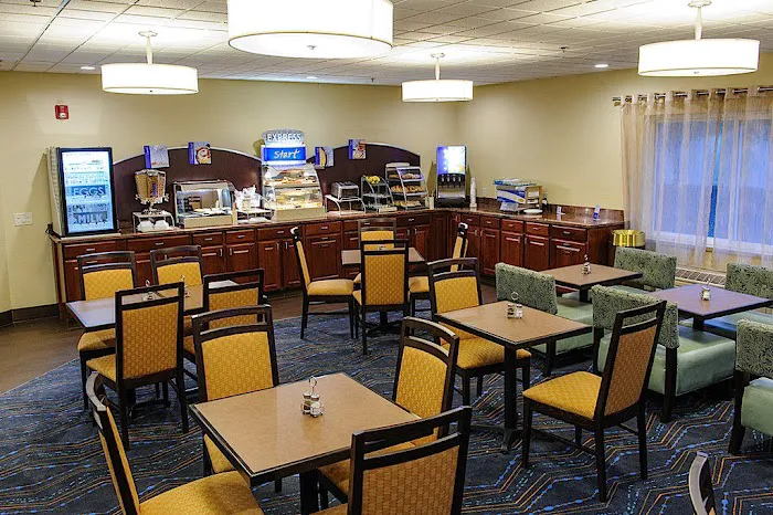 Holiday Inn Express Ludlow - Chicopee Area by IHG 4