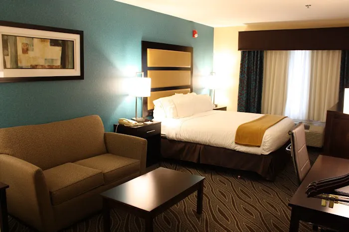 Holiday Inn Express Ludlow - Chicopee Area by IHG 4
