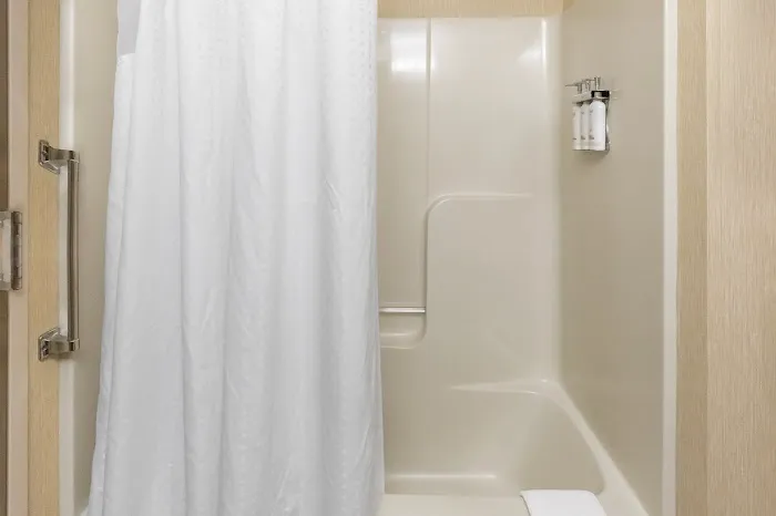Holiday Inn Express Ludlow - Chicopee Area by IHG 4