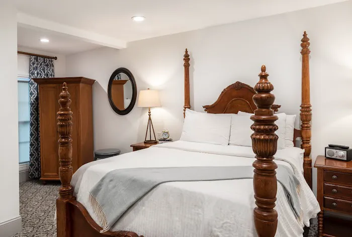 The Whaler's Inn Hotel of Mystic 5