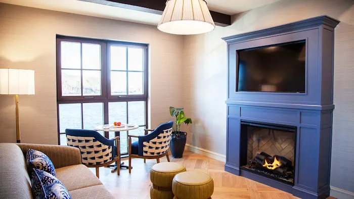 Hyatt Place Mystic 5