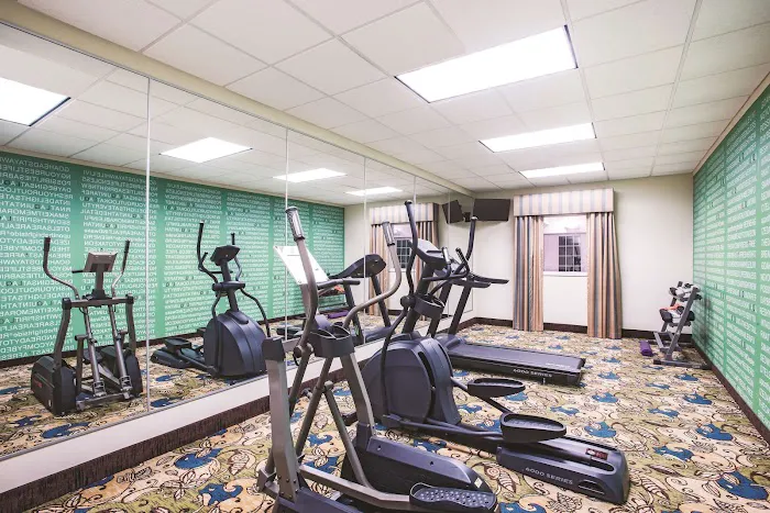 La Quinta Inn & Suites by Wyndham Stonington-Mystic Area 5