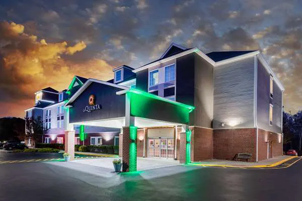 La Quinta Inn & Suites by Wyndham Stonington-Mystic Area 5