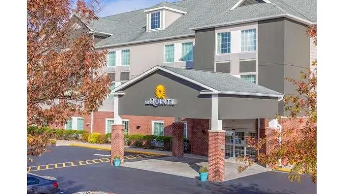 La Quinta Inn & Suites by Wyndham Stonington-Mystic Area 5