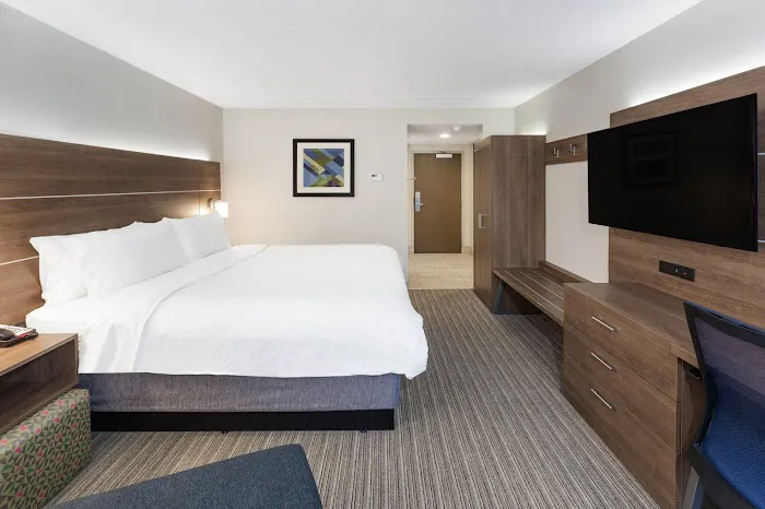 Holiday Inn Express & Suites Providence-Woonsocket by IHG 4