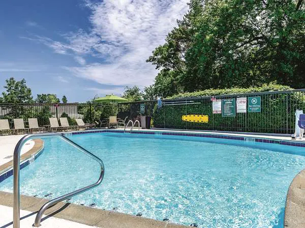 La Quinta Inn & Suites by Wyndham Warwick Providence Airport 4