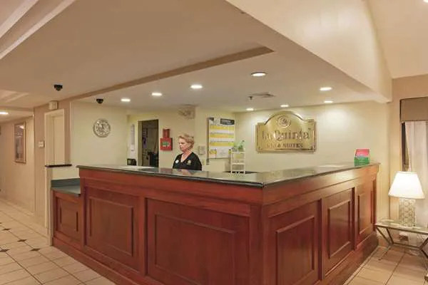 La Quinta Inn & Suites by Wyndham Warwick Providence Airport 4