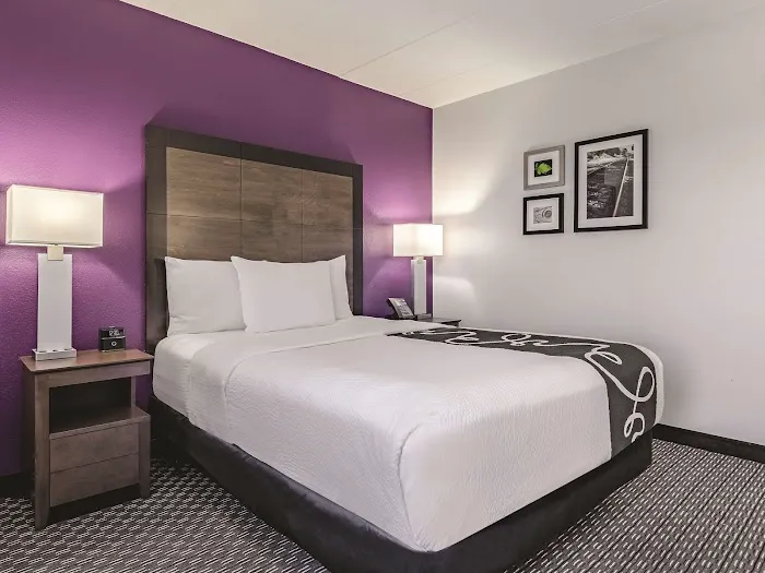 La Quinta Inn & Suites by Wyndham Warwick Providence Airport 4