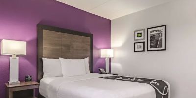 La Quinta Inn & Suites by Wyndham Warwick Providence Airport