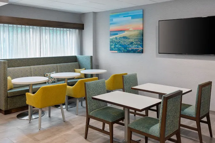 Hampton Inn Coventry-Warwick Area 4