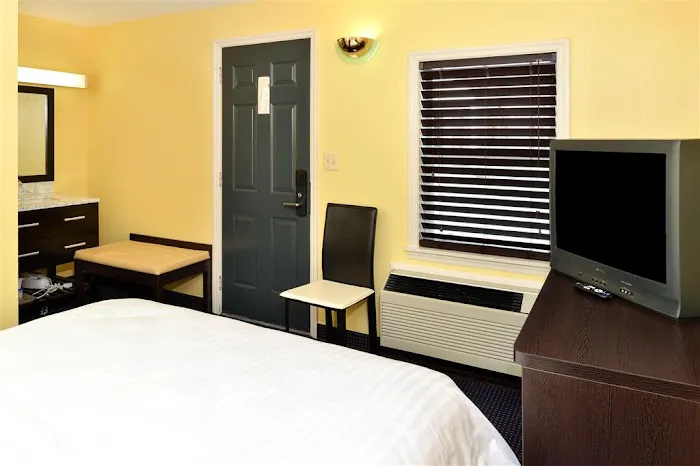 Americas Best Value Inn North Kingstown 4