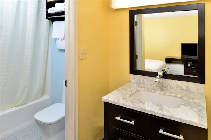 Americas Best Value Inn North Kingstown 4