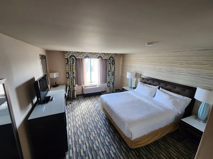 Holiday Inn Express & Suites Warwick-Providence (Airport) 4