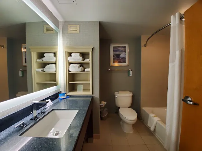 Holiday Inn Express & Suites Warwick-Providence (Airport) 4