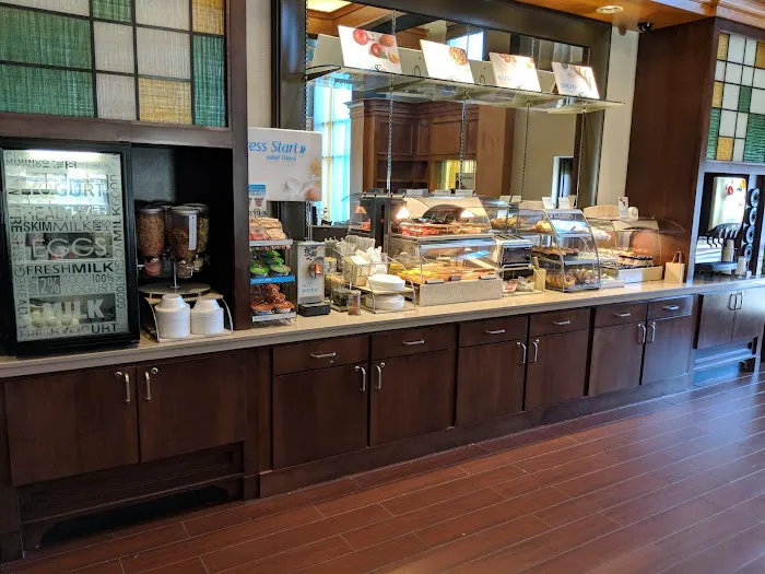 Holiday Inn Express & Suites Warwick-Providence (Airport) 4