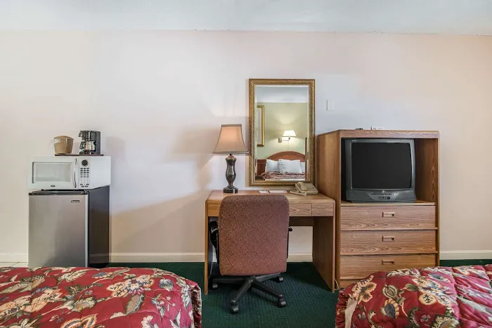 Rodeway Inn 5