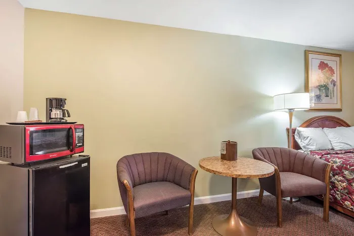 Rodeway Inn 5