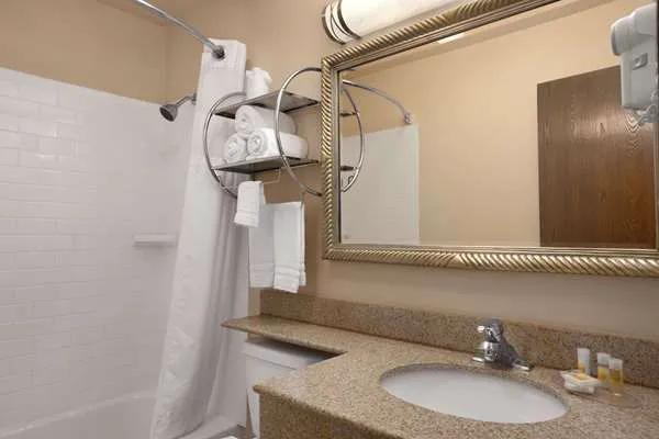 Days Inn by Wyndham Keene NH 4