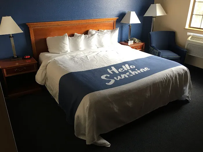 Days Inn by Wyndham Keene NH 4
