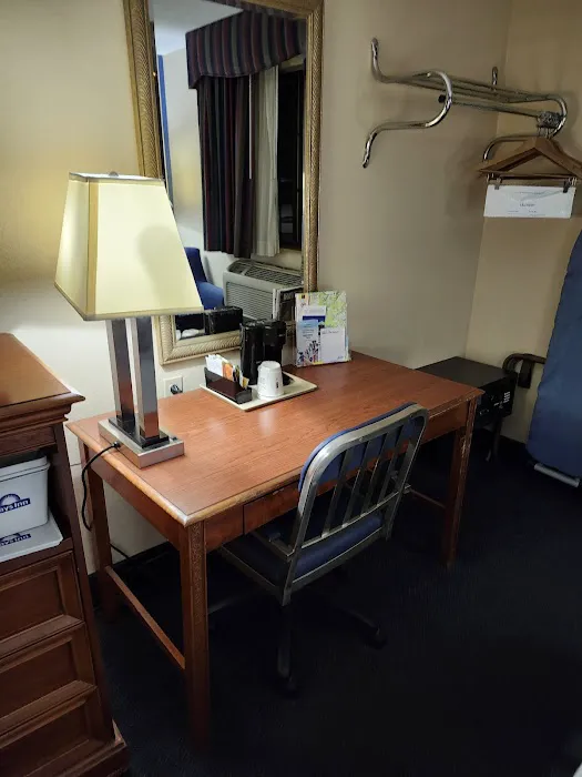 Days Inn by Wyndham Keene NH 4