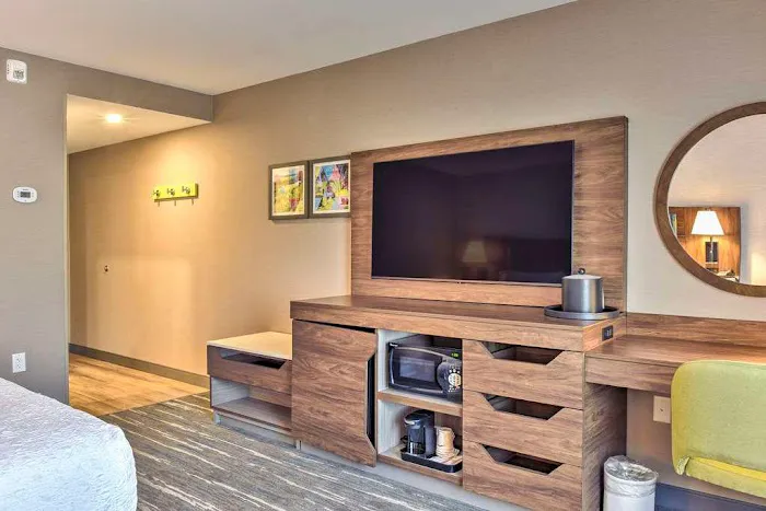 Hampton Inn & Suites Keene 4