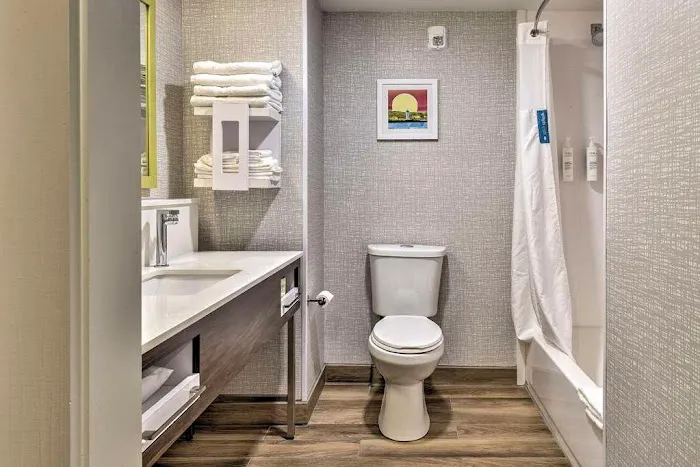 Hampton Inn & Suites Keene 4