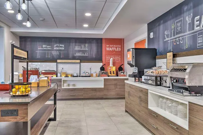 Hampton Inn & Suites Keene 4